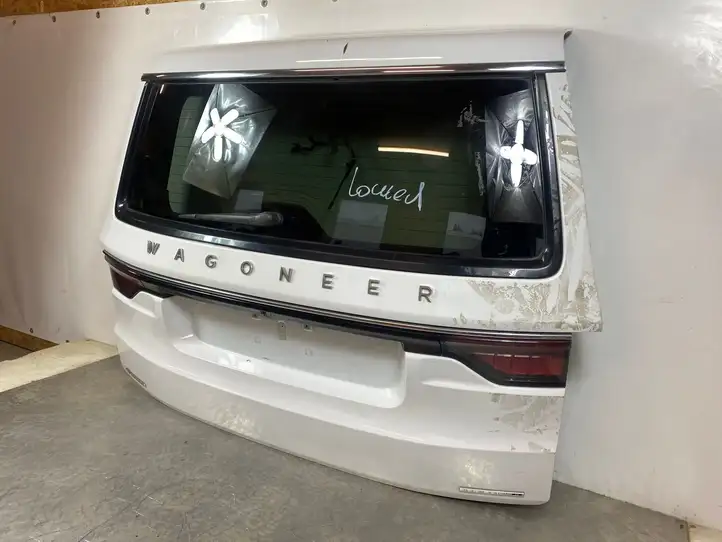 Jeep Grand Wagoneer (2021 - ) Крышка багажника — фото 2