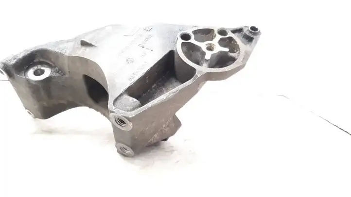 Land Rover Range Rover Sport L320 (2005 - 2009) YLU500380 Кронштейн двигателя — фото 1