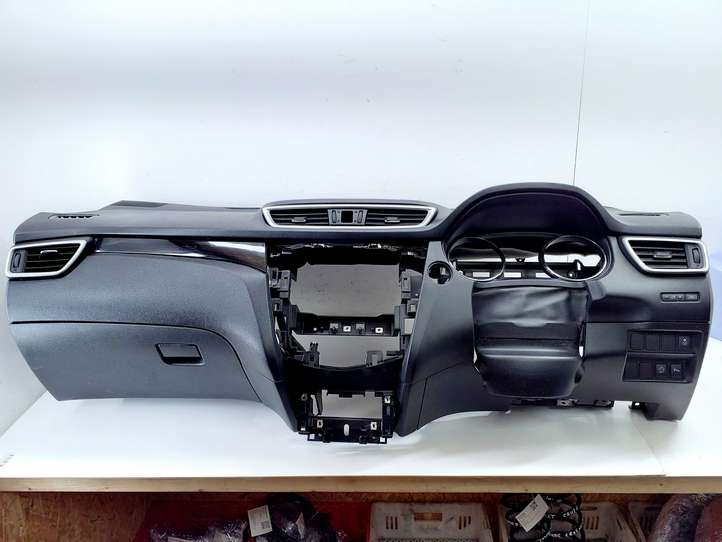 Nissan Qashqai (2013 - 2017)   Панель