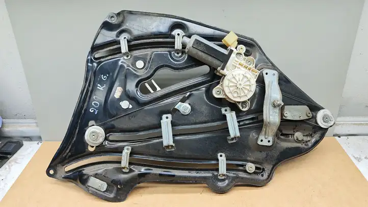 Mercedes-Benz CLK A209,C209 (2002 - 2009) A2096700103 Стеклоподъемник передней двери (комплект) — фото 1