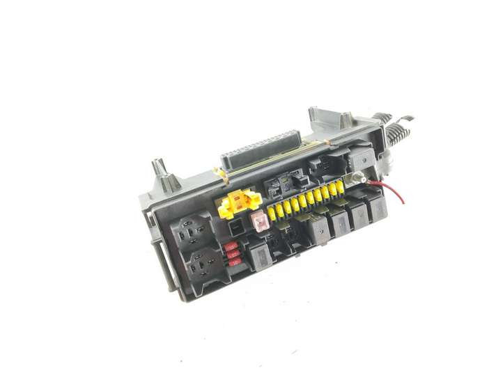 Jeep Cherokee (2001 - 2007)  04692167AB Блок предохранителей