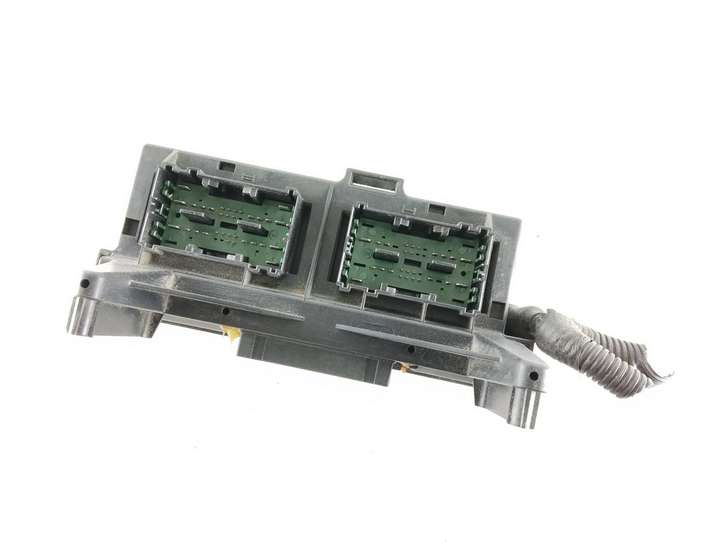 Jeep Cherokee (2001 - 2007)  04692167AB Блок предохранителей