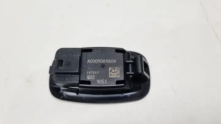 Mercedes-Benz SL R231 (2012 - 2019) A0009069604 Лампа подсветки бардачка — фото 1