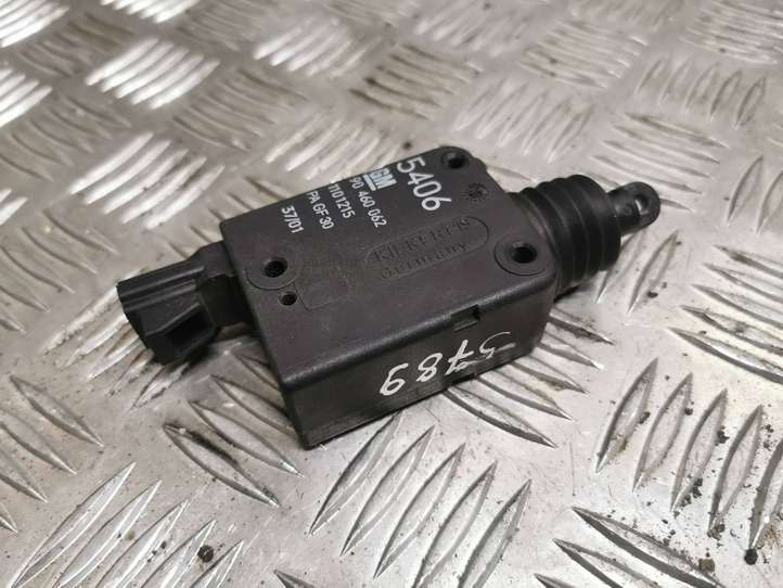 Opel Zafira (2003 - 2006)  90460062 Привод замка задней двери