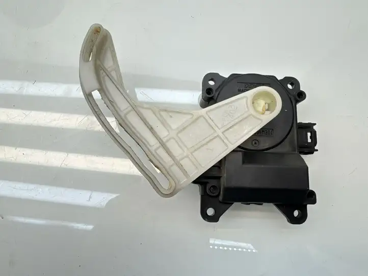 Toyota Corolla Verso AR10 (2004 - 2009) 0637007490 Двигатель задвижки потока воздуха — фото 2