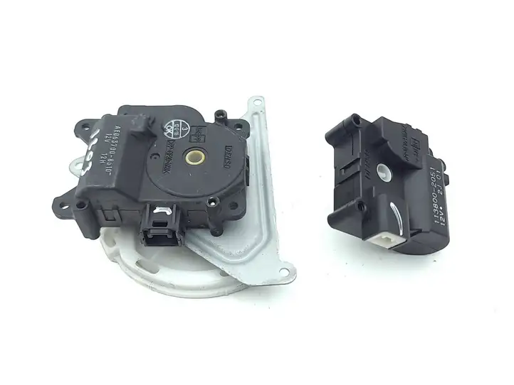 Toyota Corolla Verso AR10 (2004 - 2009) AE0637008610 Двигатель задвижки потока воздуха — фото 2