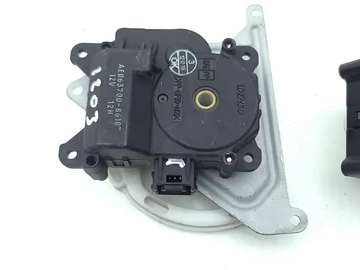 Toyota Corolla Verso AR10 (2004 - 2009) AE0637008610 Двигатель задвижки потока воздуха — фото 3