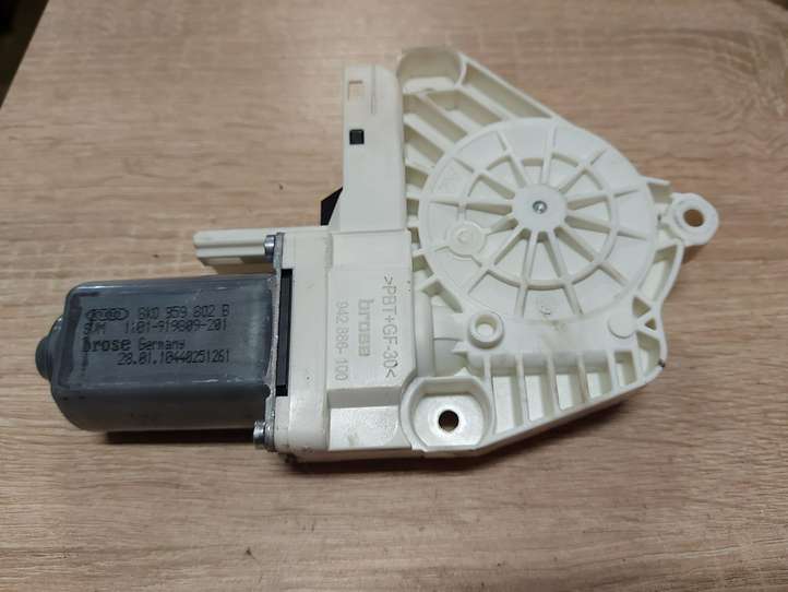Audi Q5 (2008 - 2012)  8K0959802B электродвигатель переднего стеклоподъемника