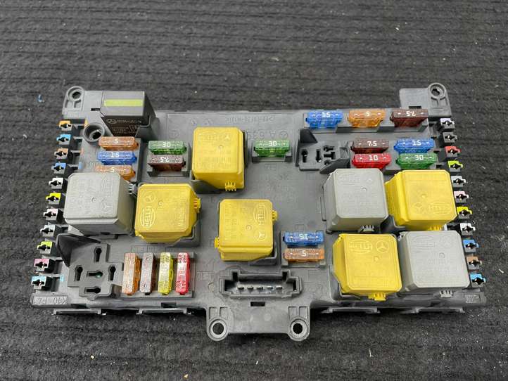 Mercedes-Benz Vito Viano W639 (2010 - 2015)  A6395450801 Блок предохранителей
