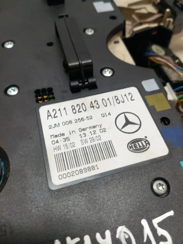 Mercedes-Benz E W211 (2002 - 2009) A2118204301 Передняя подсветка — фото 6