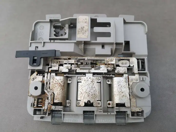 Toyota Avensis T250 (2006 - 2009) Передняя подсветка — фото 2