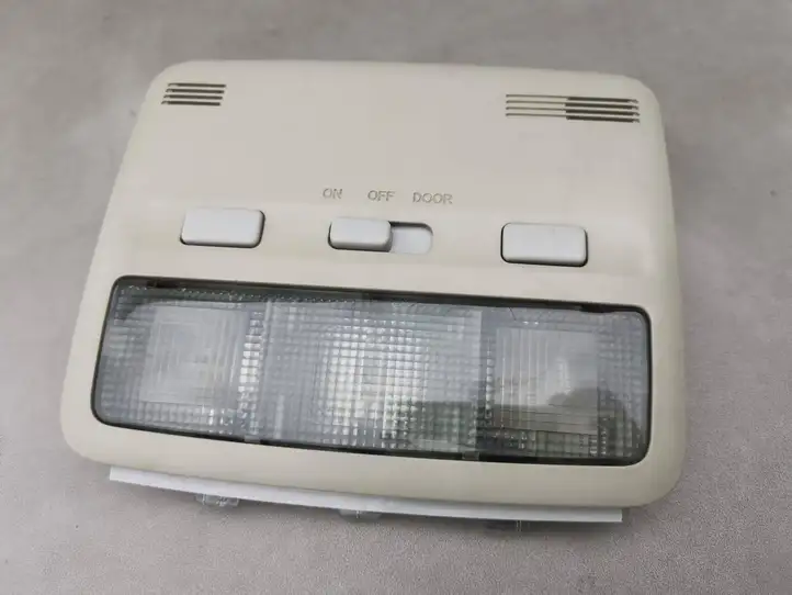 Toyota Avensis T250 (2003 - 2006) 8126305071 Передняя подсветка — фото 2
