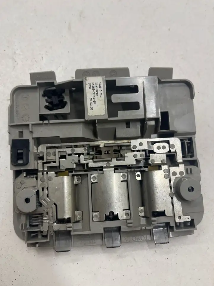 Toyota Corolla Verso AR10 (2004 - 2009) 18290010 Передняя подсветка — фото 2