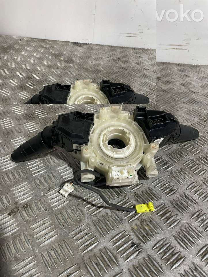 Nissan Almera Tino (2000 - 2006)  25560BU810 Комплект ручек