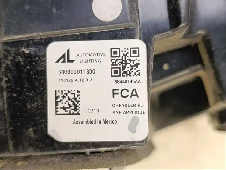 Chrysler Pacifica (2016 - ) 68448145AA Задний фонарь в крышке багажника — фото 3