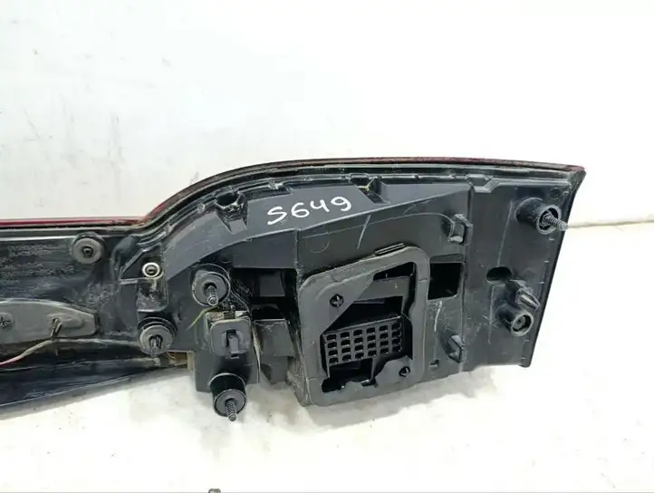 Chrysler Pacifica (2016 - ) 68448145AA Задний фонарь в крышке багажника — фото 7