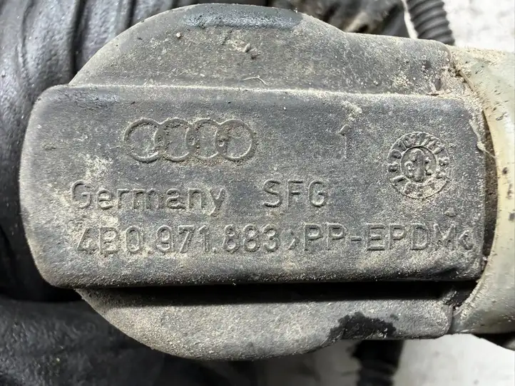 Audi A3/S3 8L (2000 - 2003) 4B0971883 Кронштейн заднего датчика парковки — фото 1