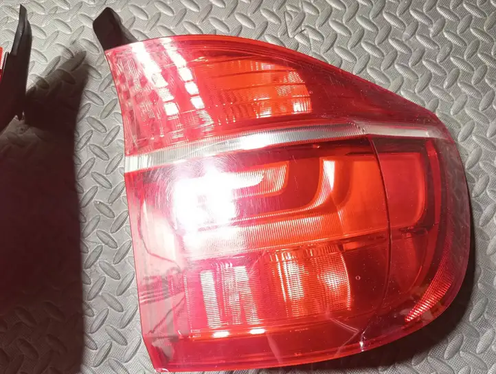 BMW X5M E70 (2010 - 2013) 7227793 Задний фонарь в крышке багажника — фото 5
