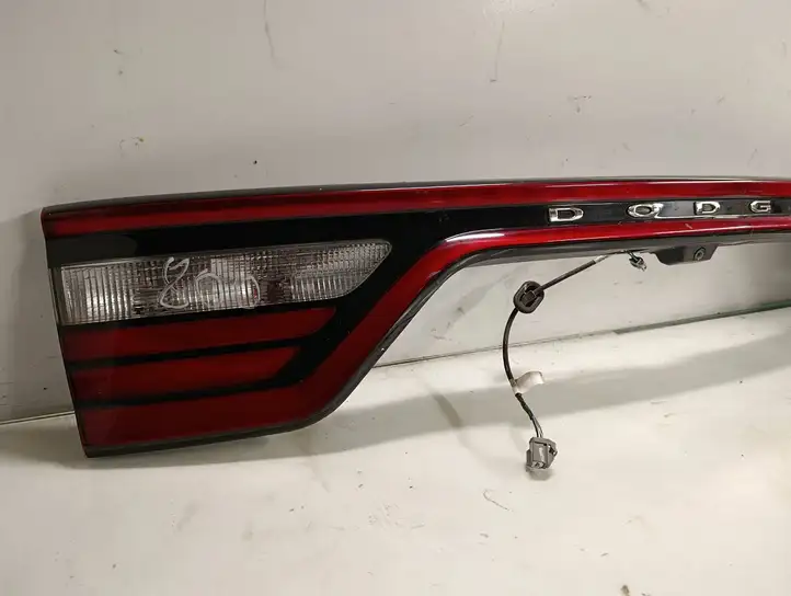 Dodge Durango (2013 - ) 68156575AE Задний фонарь в крышке багажника — фото 3