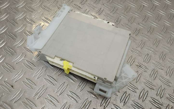 Toyota Prius+ (ZVW40) (2011 - 2018)  8922147420 Блок предохранителей