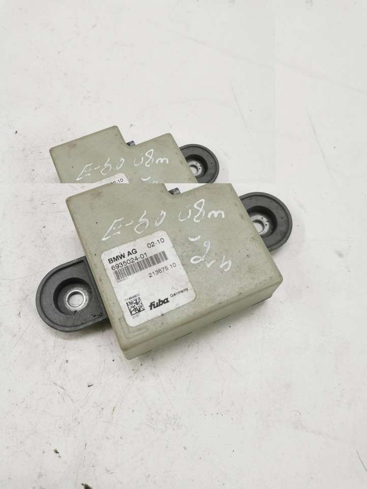 BMW 5 E60 E61 (2004 - 2010)  21367510 Антенна (антенна GPS)