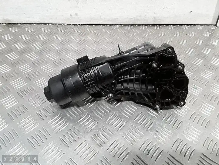 BMW 2 F46 (2015 - ) 1185812S01 Кронштейн масляного фильтра — фото 2