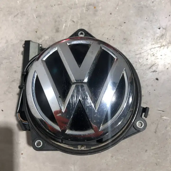 Volkswagen PASSAT B8 (2015 - ) 3G0827469E Ручка багажника с камерой — фото 1