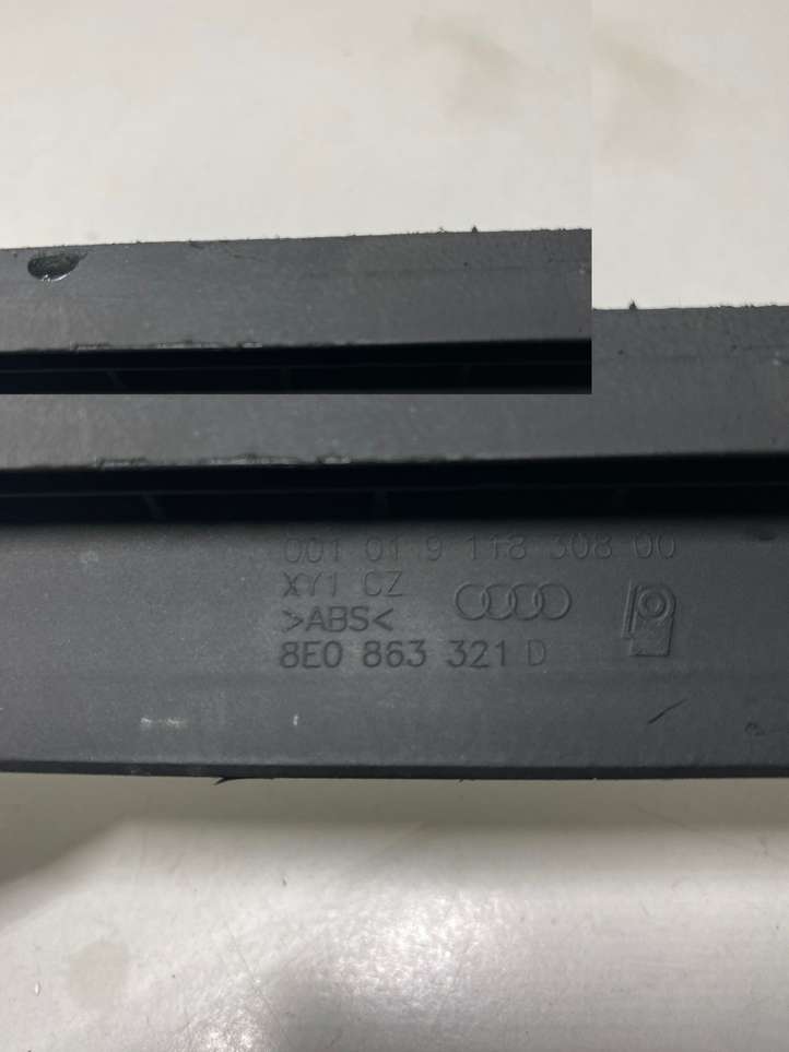Audi A4 (2000 - 2006)  8E0863321D Другая деталь салона