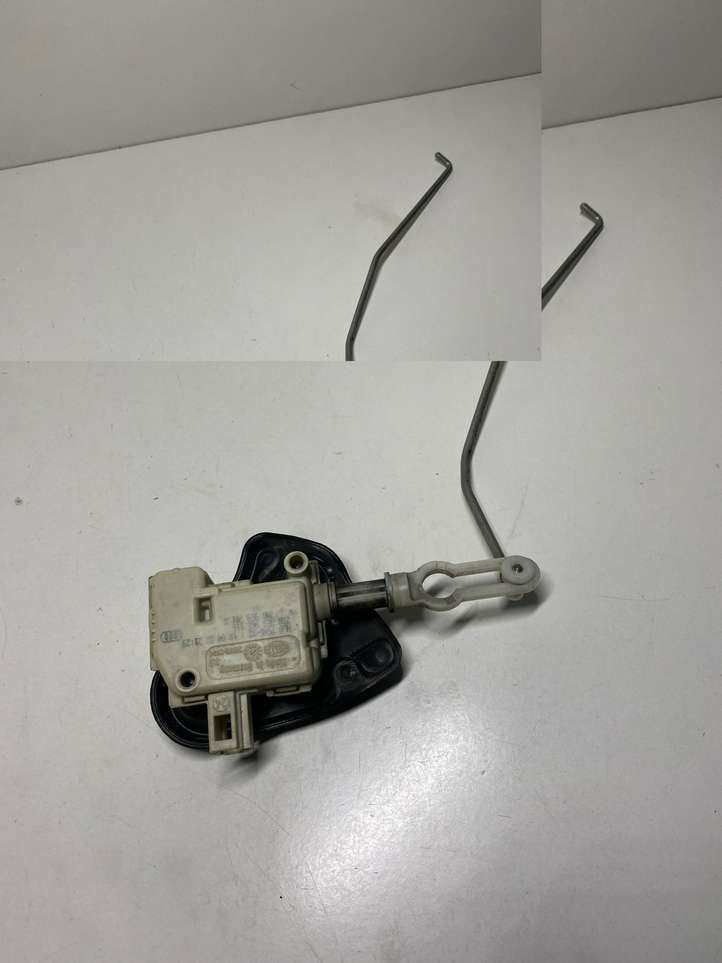 Audi A4 (2000 - 2006)  7M0959781A Привод замка задней двери