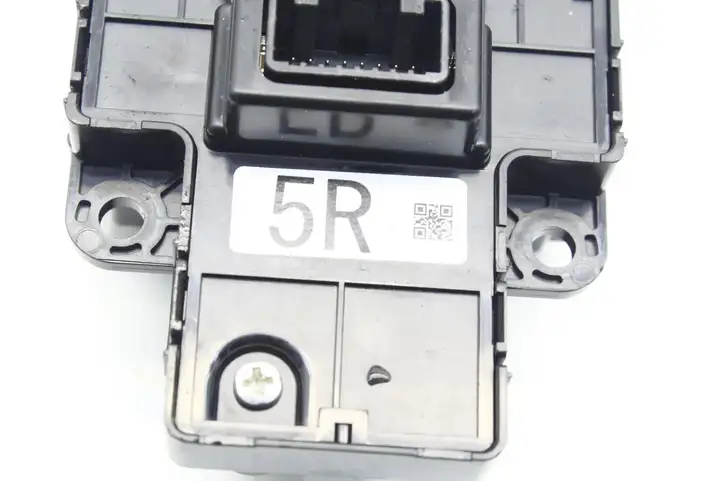 Lexus RZ (2022 - ) 8439046020 Кнопка ручного тормоза — фото 3