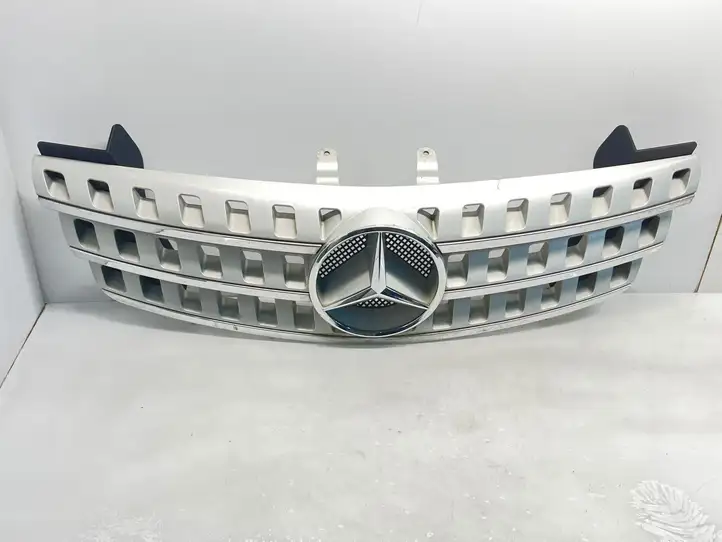 Mercedes-Benz ML W164 (2005 - 2011) A1648880323 Передняя решетка — фото 1