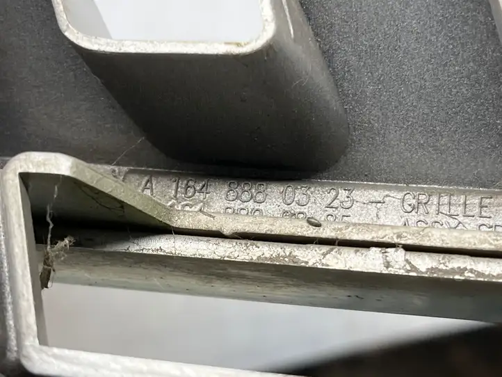 Mercedes-Benz ML W164 (2005 - 2011) A1648880323 Передняя решетка — фото 2