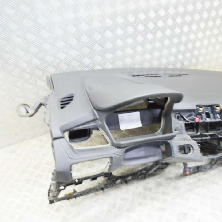 BMW 2 F46 (2015 - )  9305415 Панель