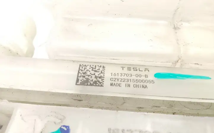 Tesla Model Y (2019 - 2024) 161370300B Прочие детали кондиционера — фото 2