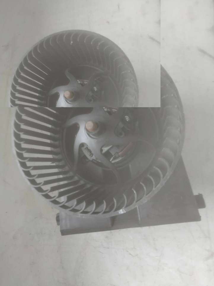 Skoda Octavia Mk1 (1U) (1996 - 2004)  1J2819021C Вентилятор печки