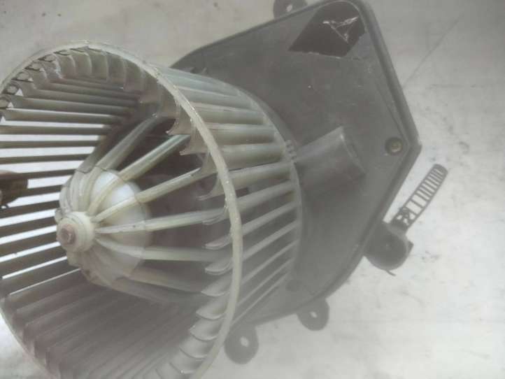 Audi A4 (1999 - 2001)  8D1820021 Вентилятор печки