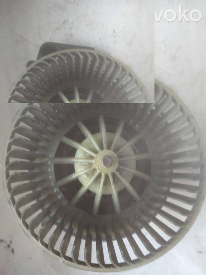 Audi A4 (1999 - 2001)  8D1820021 Вентилятор печки