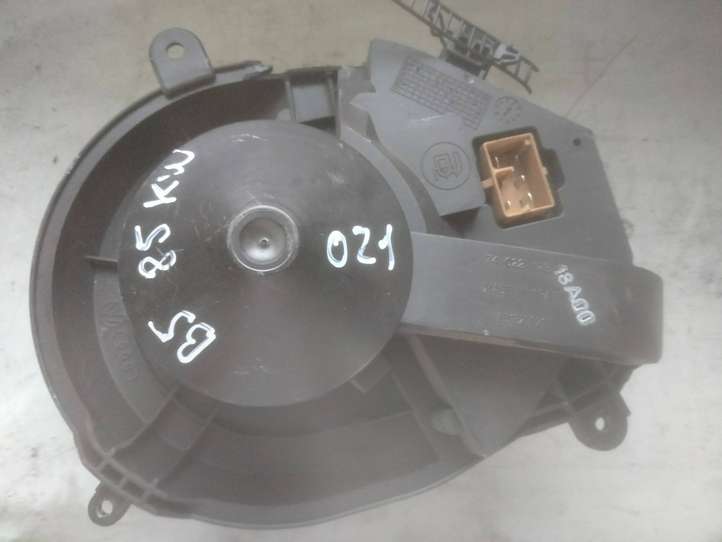 Audi A4 (1999 - 2001)  8D1820021 Вентилятор печки