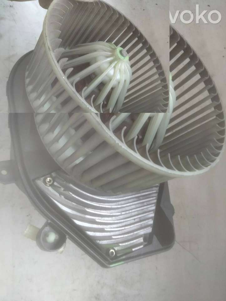 Audi A4 (1999 - 2001)  8D1820021 Вентилятор печки