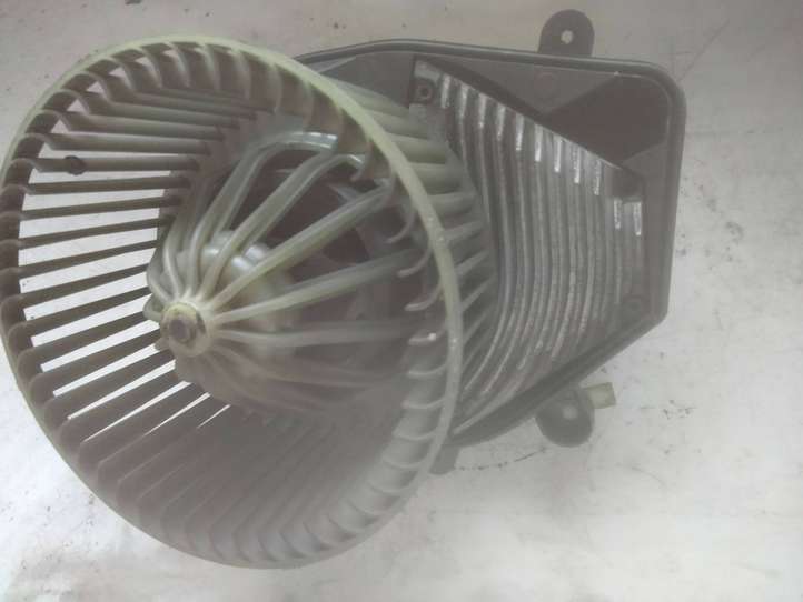 Audi A4 (1999 - 2001)  8D1820021 Вентилятор печки