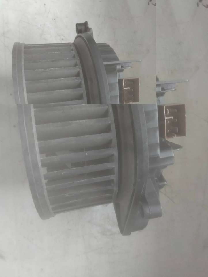 Audi A4 (2000 - 2006)  8E1820021B Вентилятор печки
