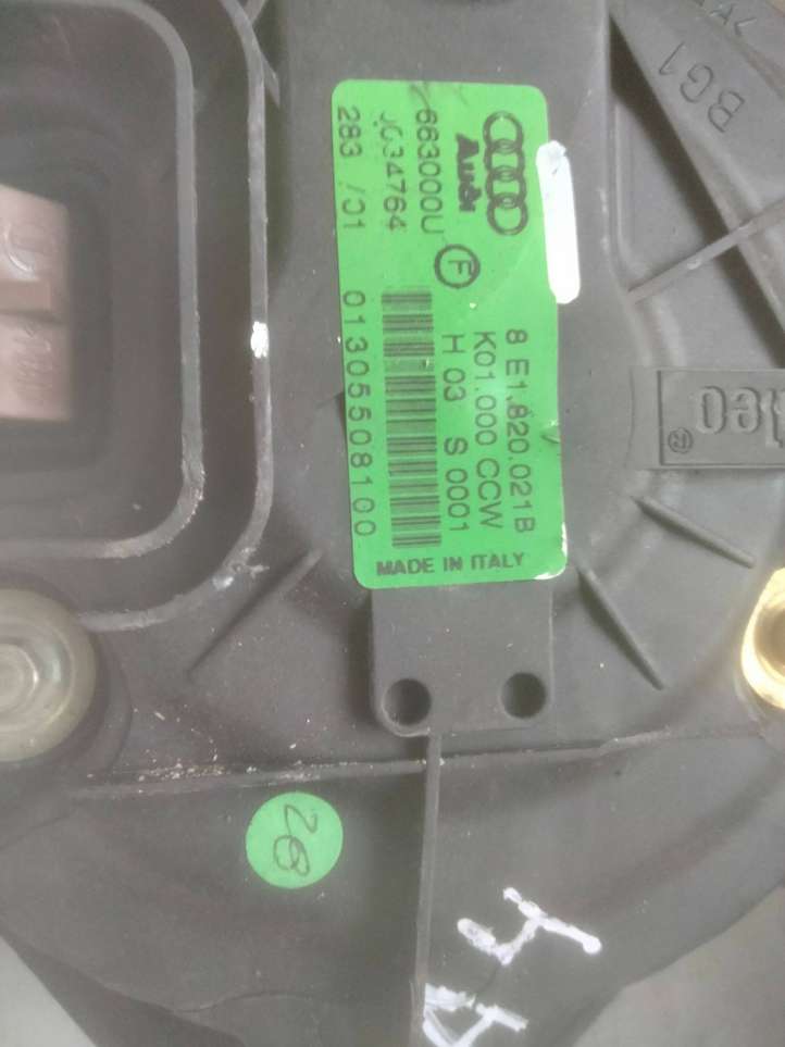 Audi A4 (2000 - 2006)  8E1820021B Вентилятор печки