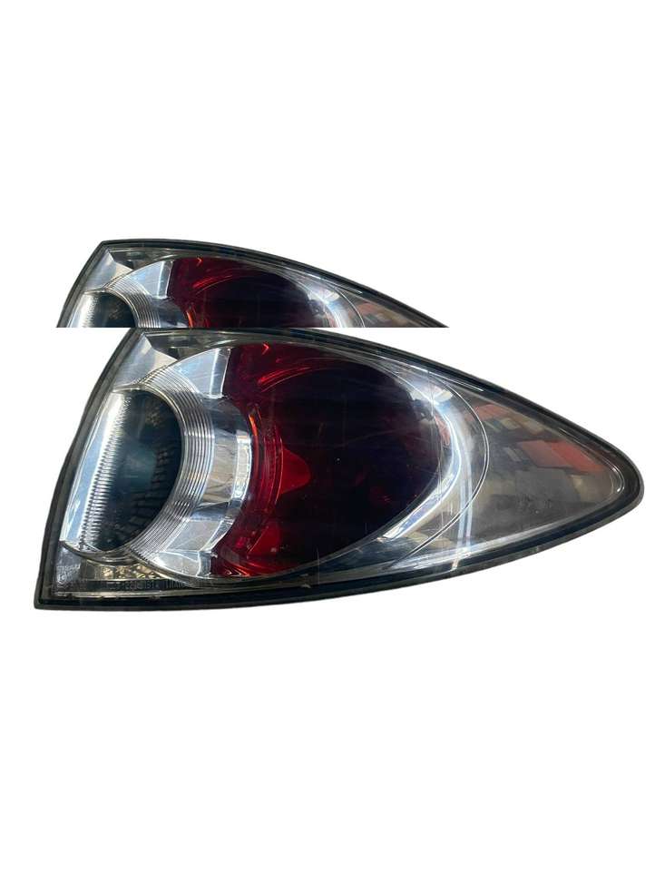 Mazda 6. (2005 - 2007)  22061974 Задний фонарь в кузове