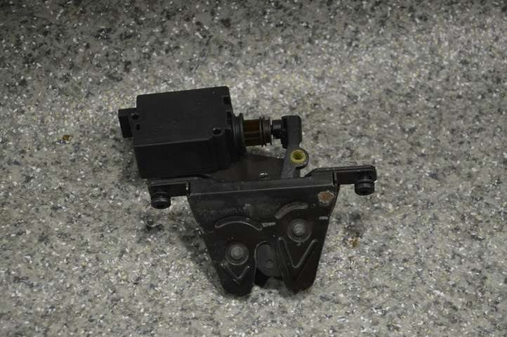 BMW 5 E39 (1996 - 2003)  51248236897 Замок задней крышки
