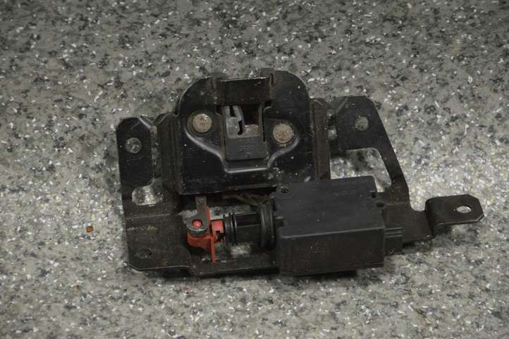 BMW 3 E46 (1998 - 2005)  51247057364 Замок задней крышки