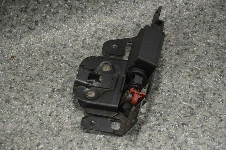 BMW 3 E46 (1998 - 2005)  51247057364 Замок задней крышки