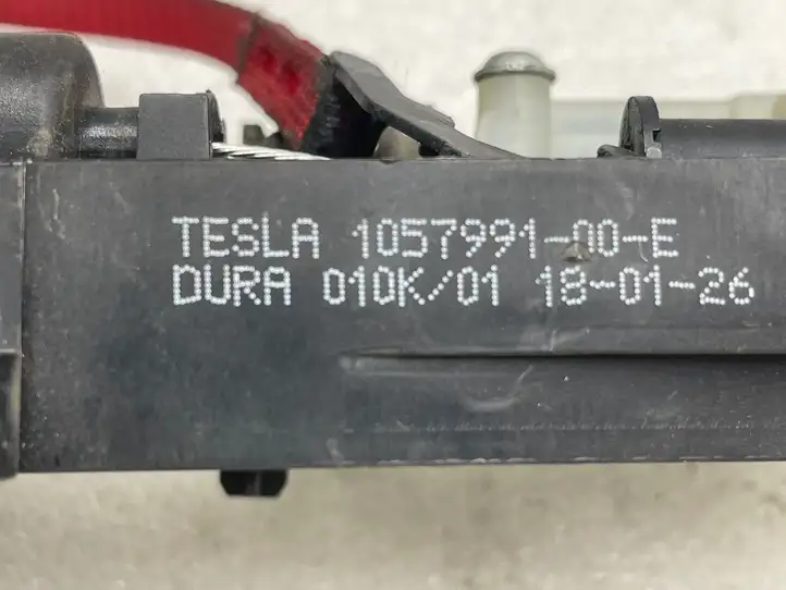 Tesla Model X (2015 - 2021) 105799100E Замок капота — фото 3