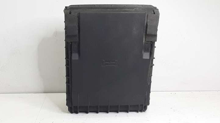 Audi A3/S3 8P (2004 - 2008)  1K0937125A Блок предохранителей