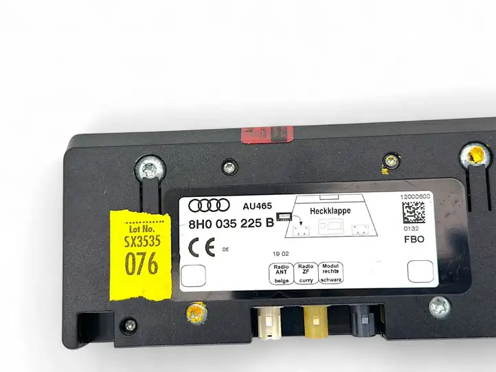 Audi A4 S4 B6 8E 8H (2000 - 2006) 8H0035225B Усилитель антенны — фото 3