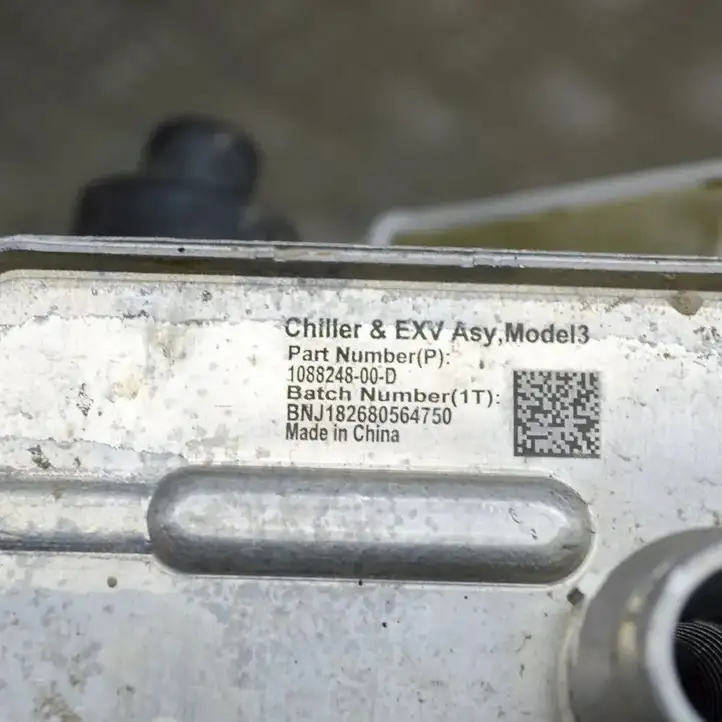 Tesla Model 3 (2017 - 2023) 107761700C Расширительный бачок — фото 4